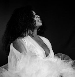 Meet your Posher, Paule vanessa